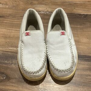 DC Shoes size 5 in kids
